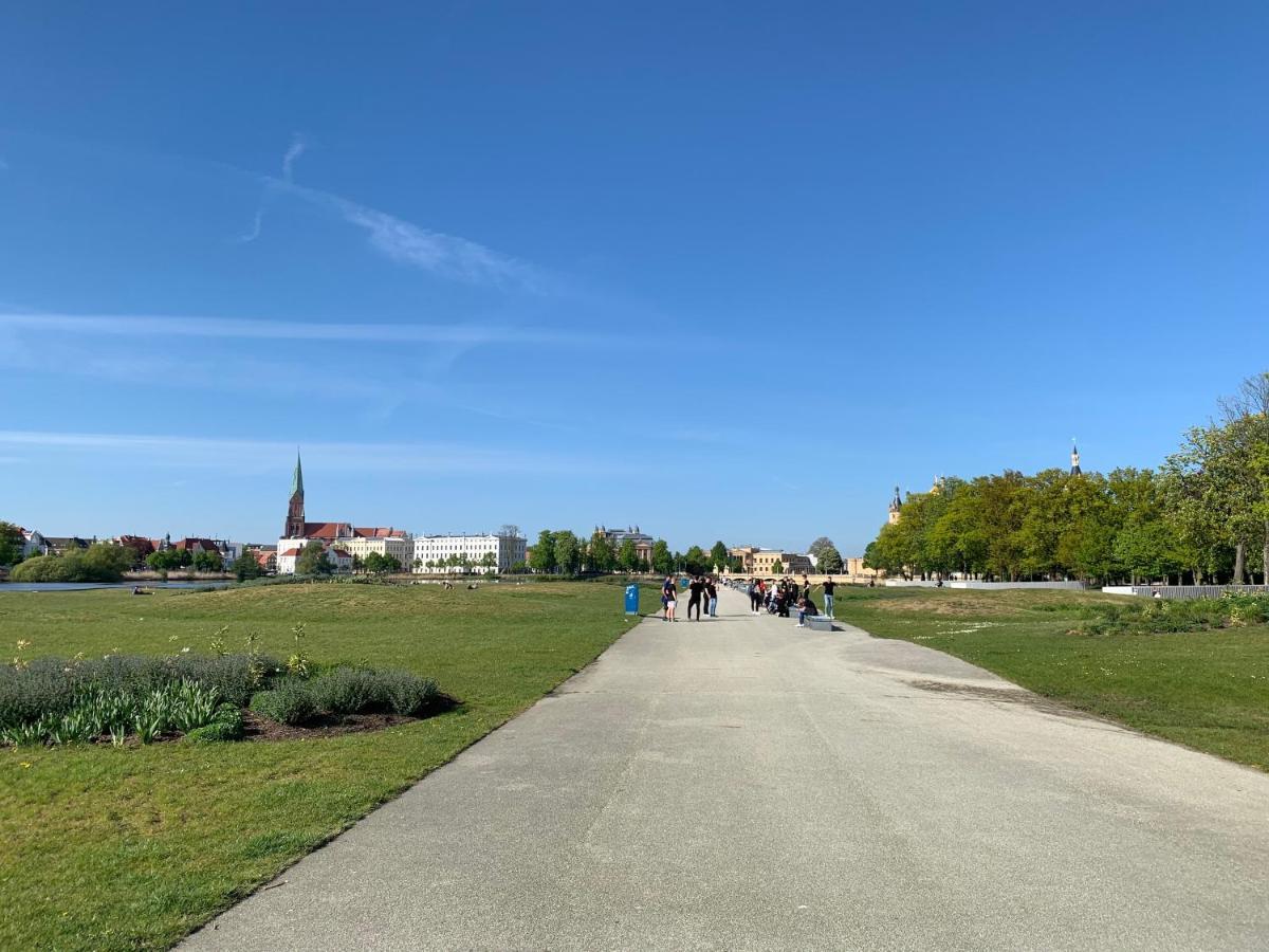 Zimmer Im Ug Direkt In Der Innenstadt, Centrum Schwerin  Kültér fotó
